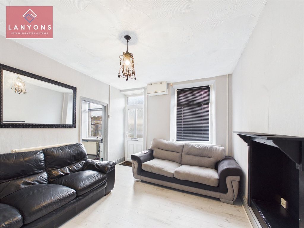 Property photo 2 of 16 Picture No. 11