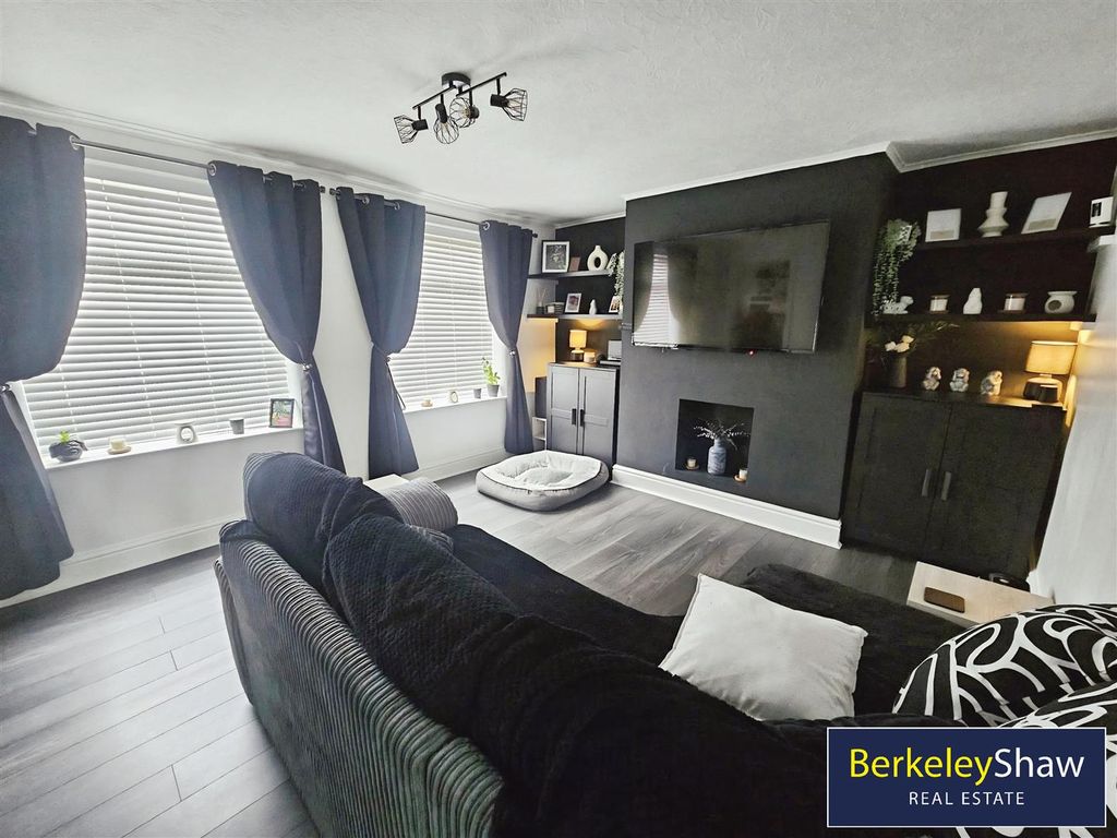 Property photo 2 of 8 Living Room