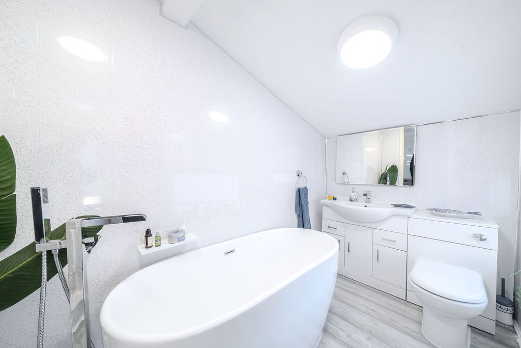 Property photo 3 of 47