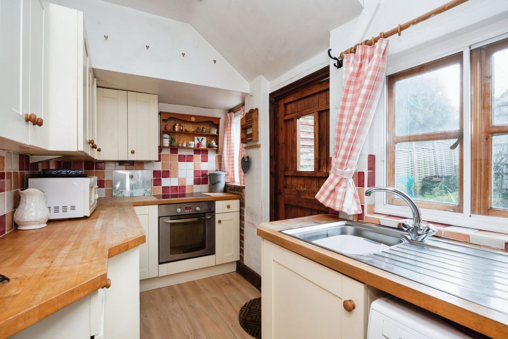 Property photo 3 of 17 Kitchen