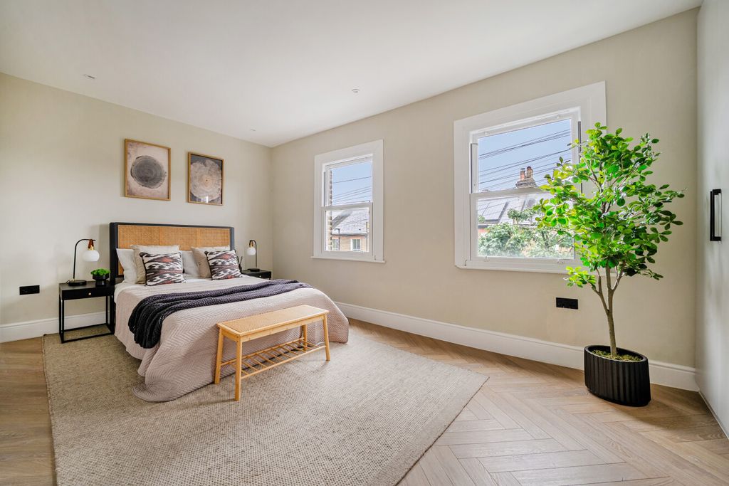 Property photo 1 of 14 1516531-13-1A0805...