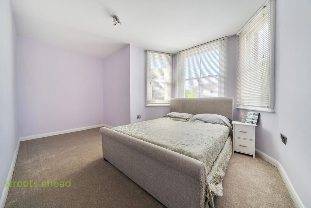Property photo 3 of 12 De0193A3-5E3c-4B7...