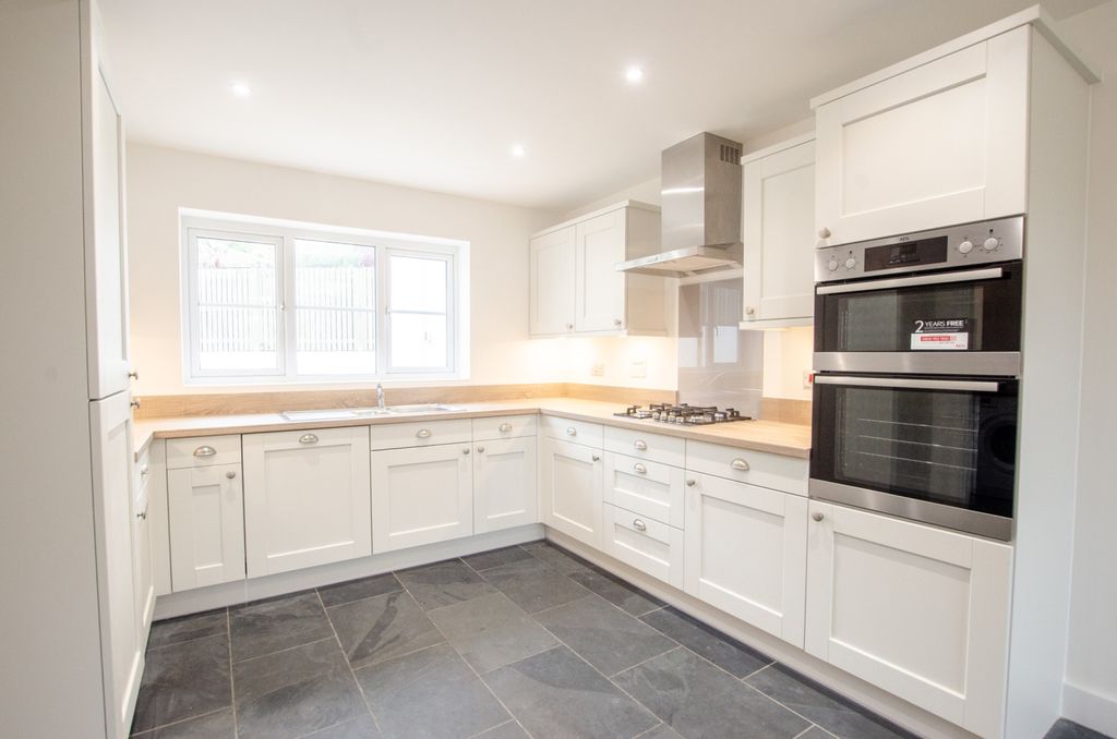 Property photo 2 of 16 70 Du Maurier Drive Tps Bodmin 01208 74182-07