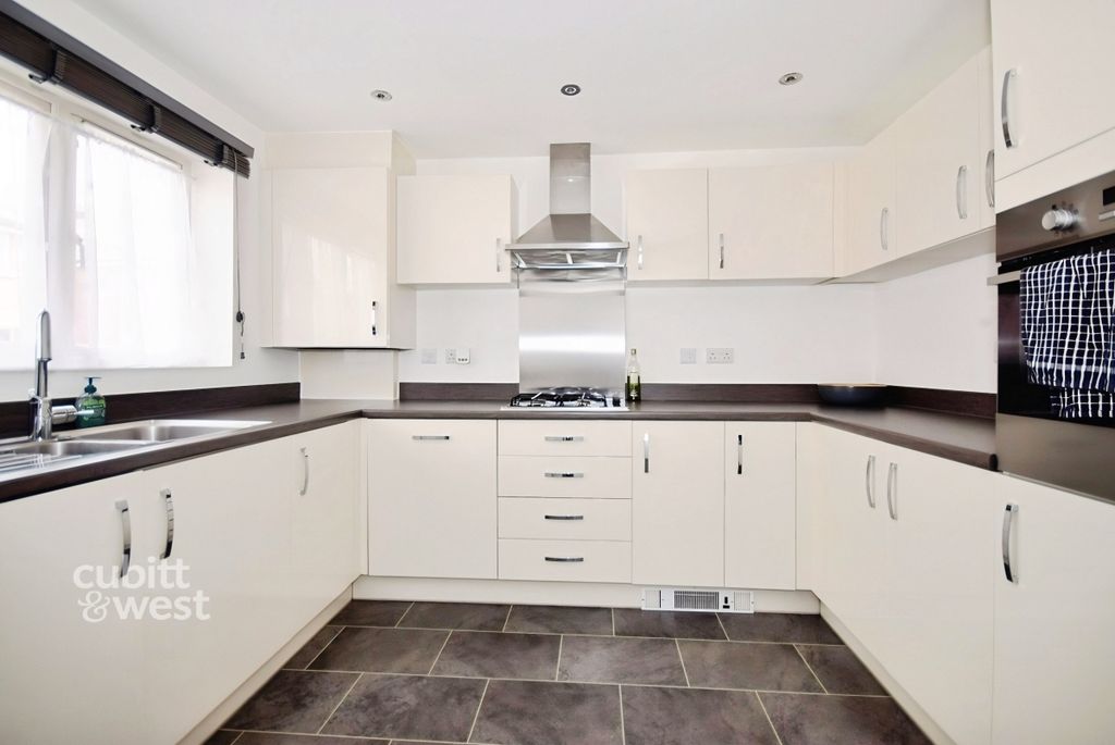 Property photo 2 of 18 Bc3127A7-2