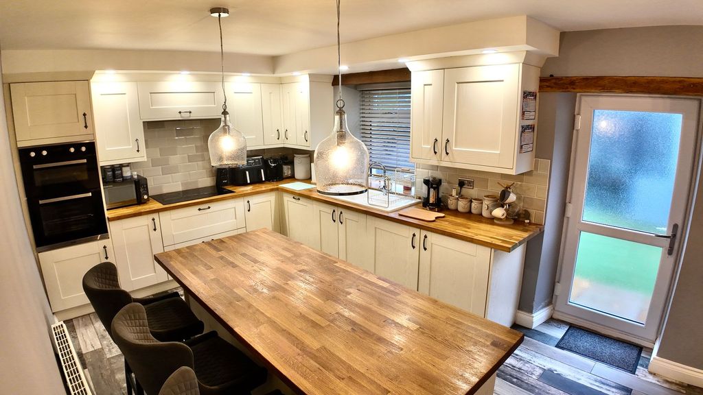 Property photo 3 of 37