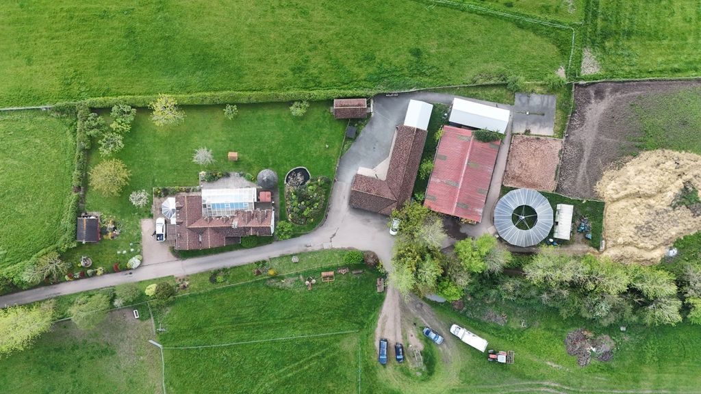 Property photo 3 of 42