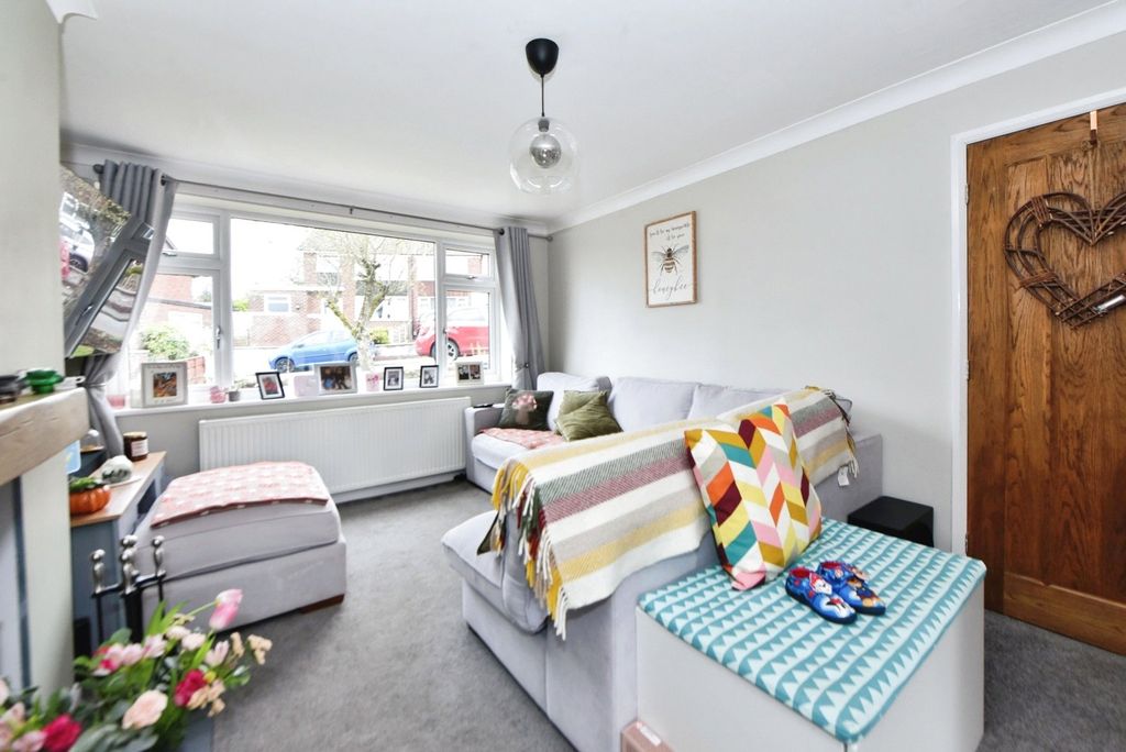 Property photo 3 of 13 Lounge Area