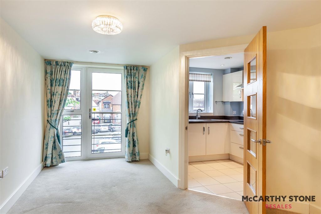 Property photo 3 of 15 8602515-Interior17.Jpg
