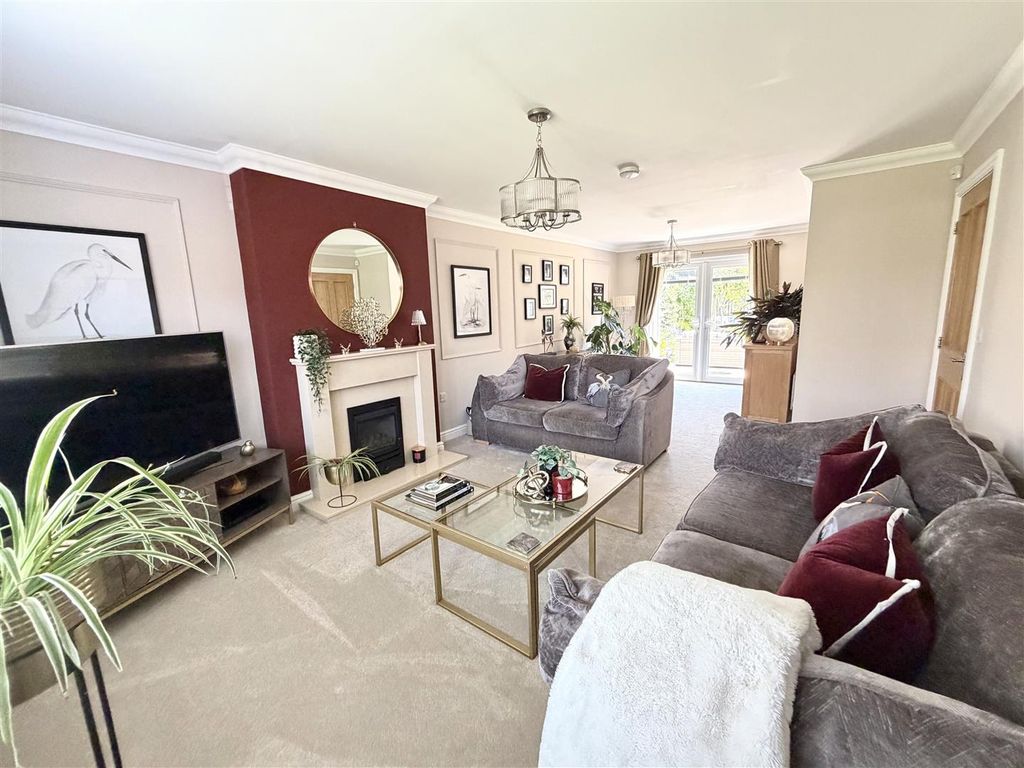 Property photo 3 of 42 Dining Lounge
