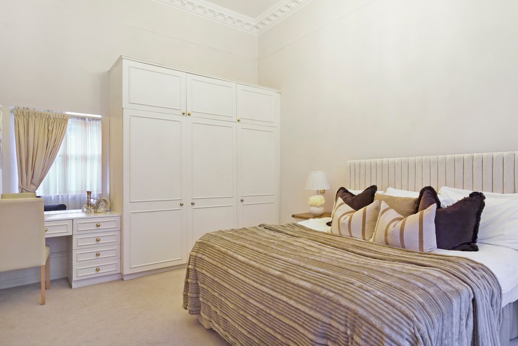 Property photo 1 of 8 Bedroom