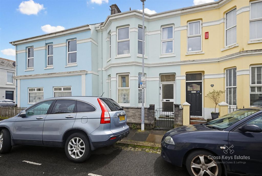 Property photo 1 of 17 Cross Keys Estates