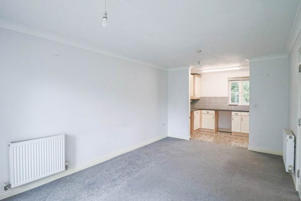 Property photo 3 of 8