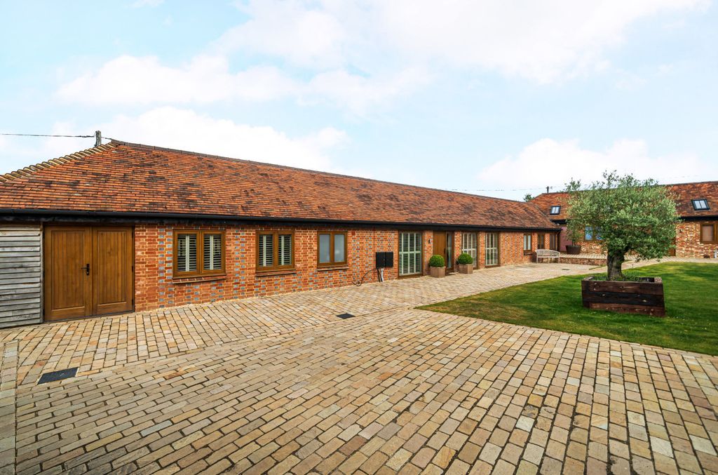 Property photo 1 of 17 999910 (18).Jpg