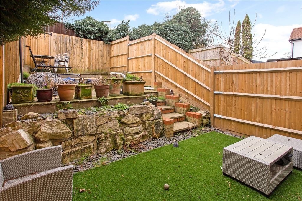 Property photo 2 of 16 9 Lyster Mews 314124