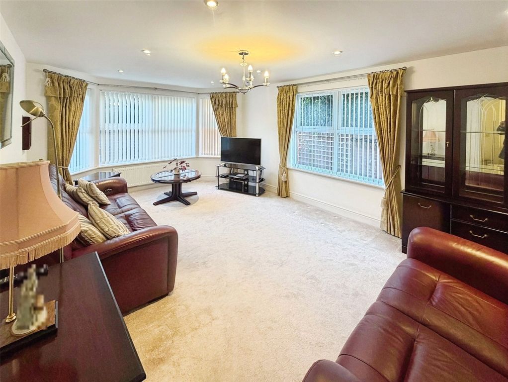 Property photo 2 of 12 Lounge