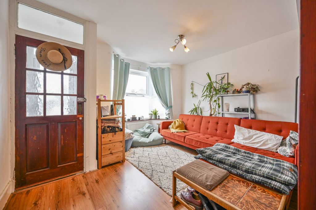 Property photo 2 of 8