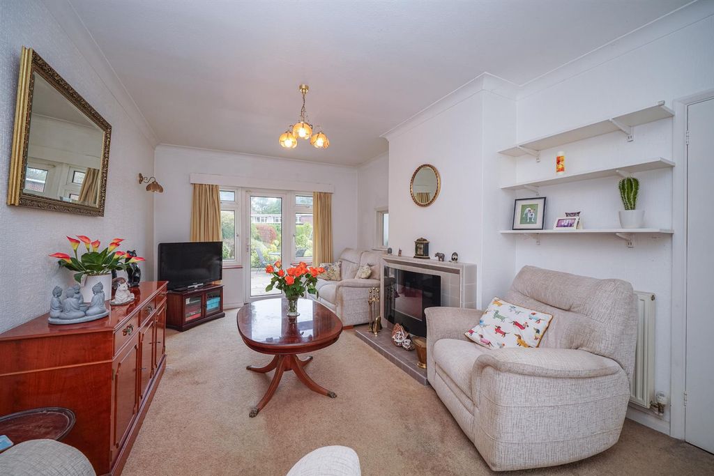 Property photo 2 of 39 Lounge