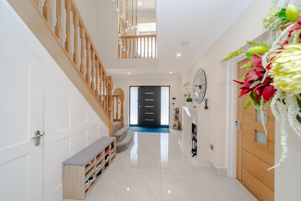 Property photo 3 of 48