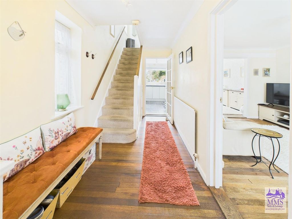 Property photo 3 of 20 Hallway.Jpg