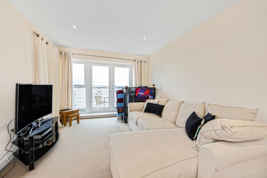 Additional image 6 of 2 bed flat for saleCarmichael Avenue, Greenhithe DA9