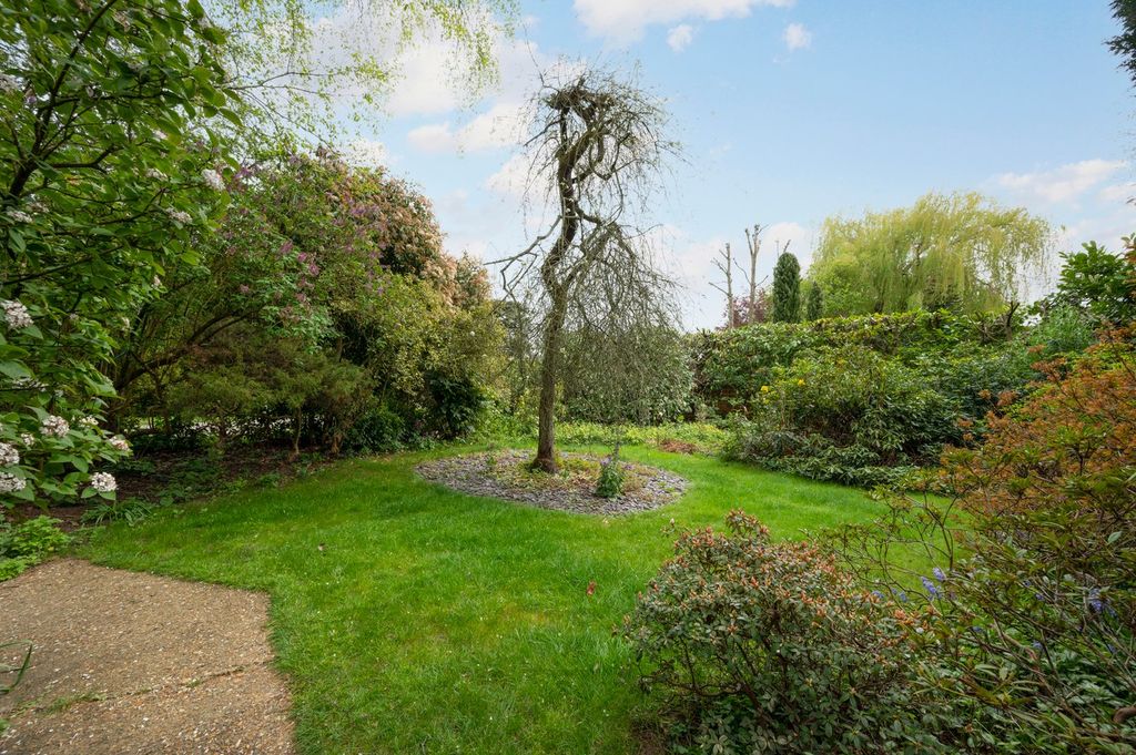Property photo 2 of 25