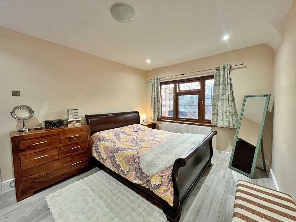Additional image 6 of 4 bed terraced house for saleBurwell Avenue, Greenford UB6
