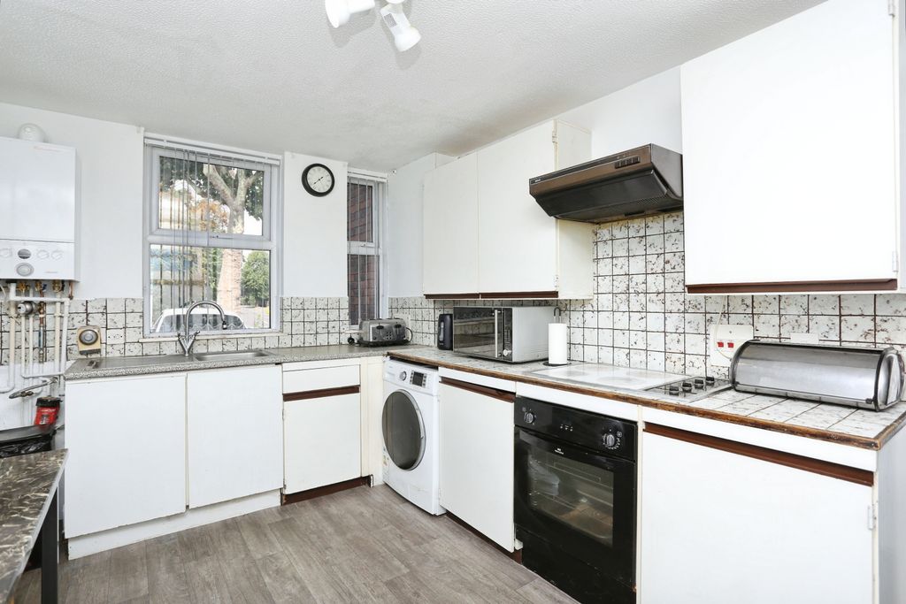 Property photo 2 of 11 Img_1096