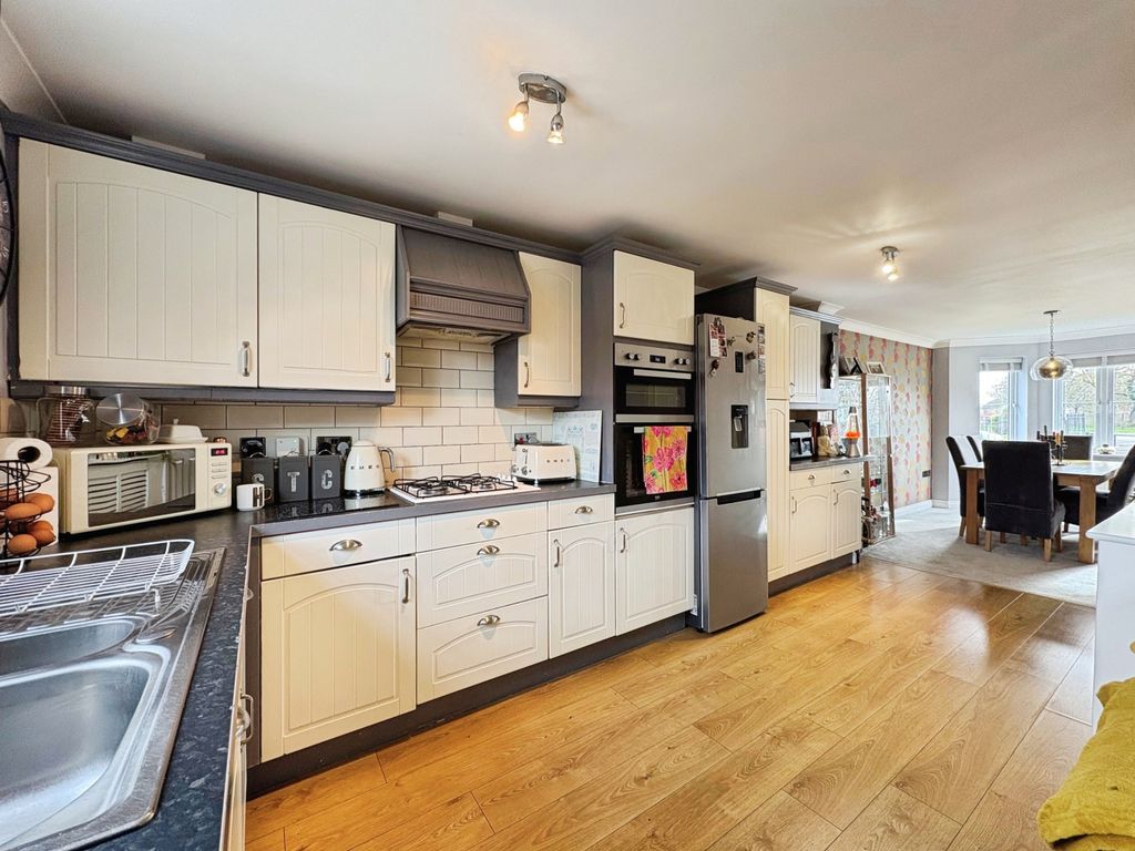 Property photo 2 of 25 9B1E8Ff5-27