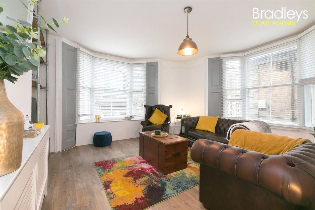 Property photo 2 of 9 Picture No. 10