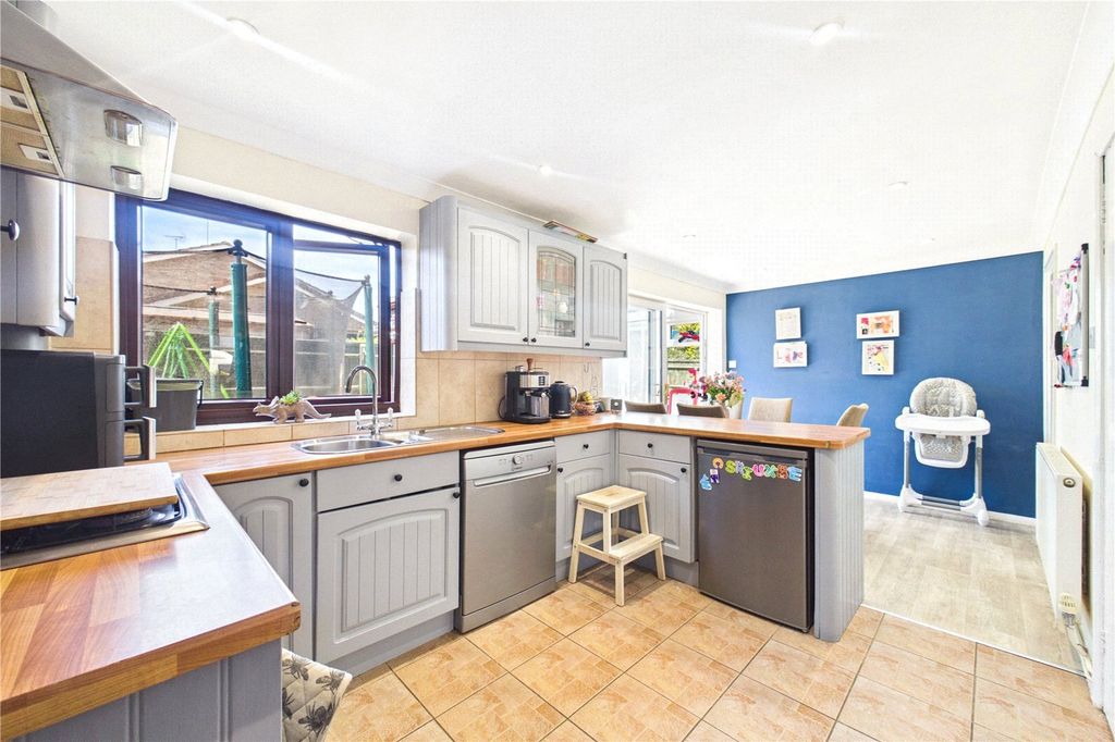 Property photo 3 of 20 Kitchen