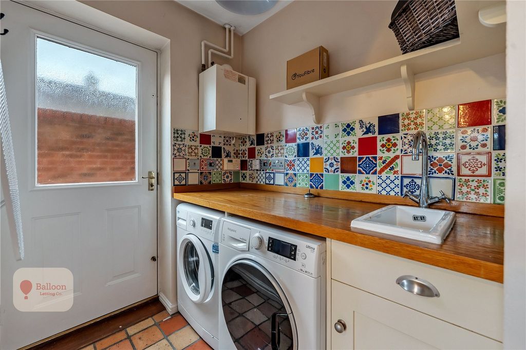 Property photo 2 of 27 Picture No. 32