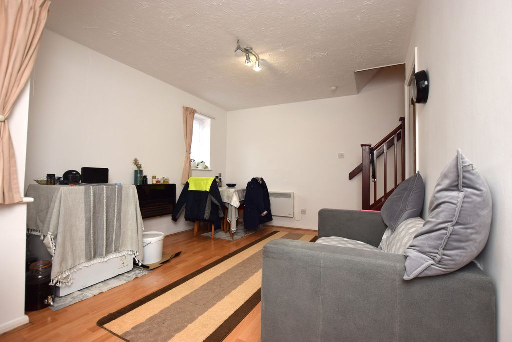 Property photo 2 of 6 Lounge 1