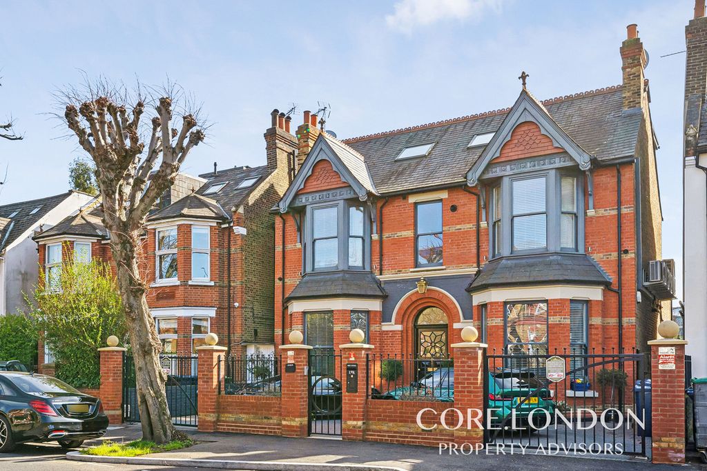 Property photo 1 of 32