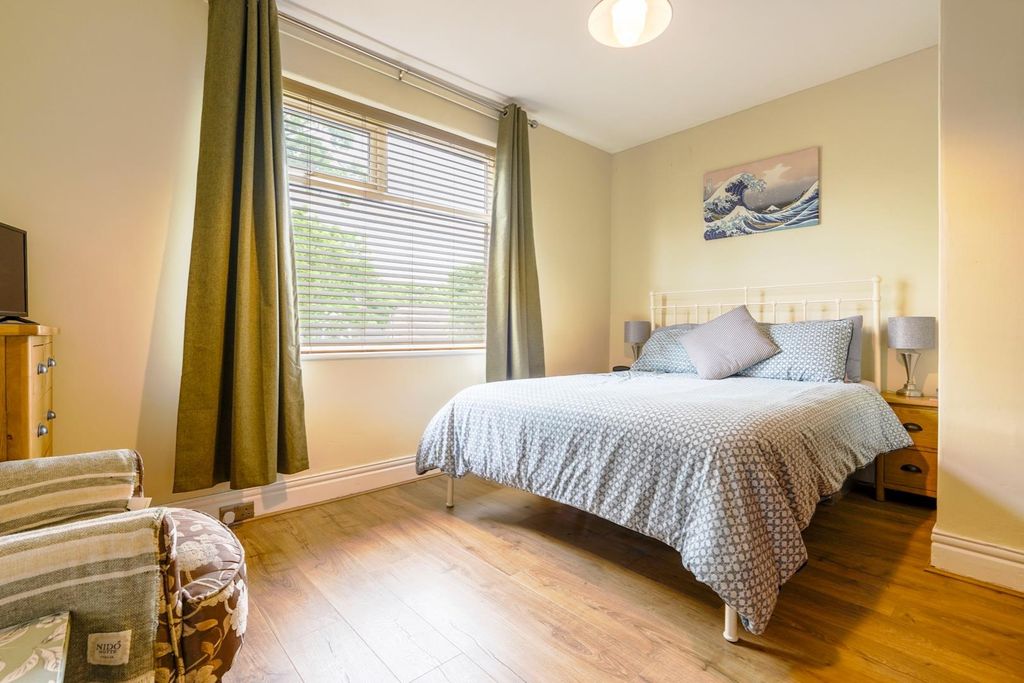 Additional image 5 of 2 bed flat for saleQueen Alexandra Road West, North Shields NE29