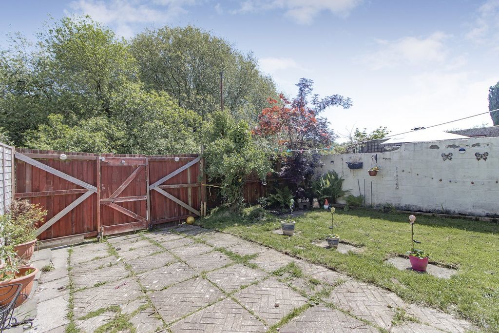 Property photo 2 of 26