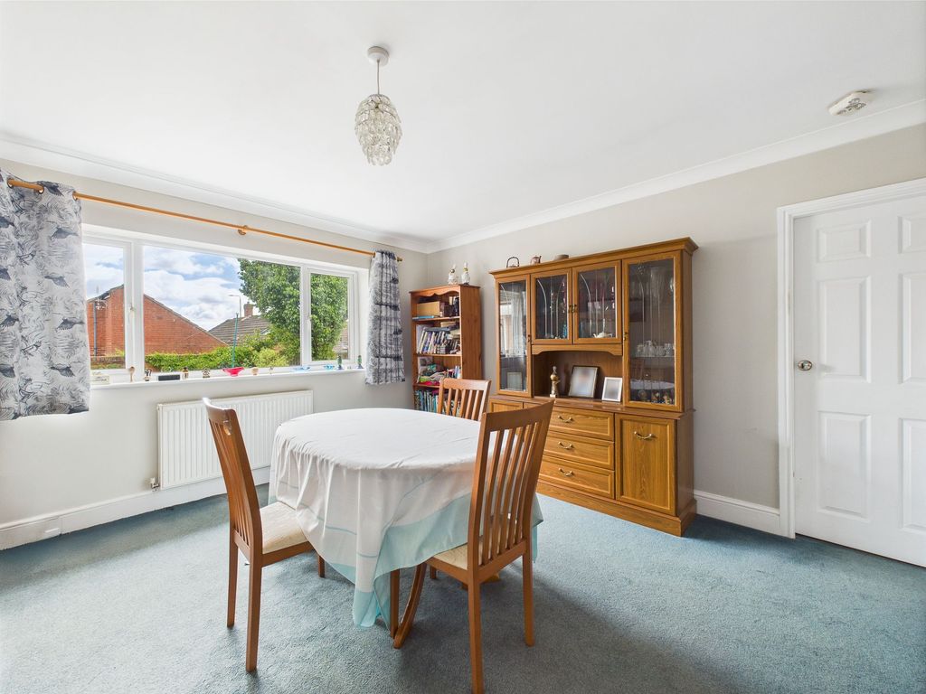 Property photo 3 of 16 Dining Room
