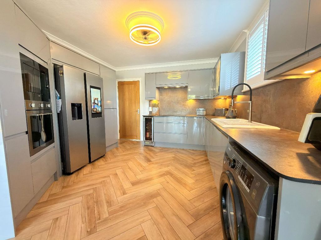 Property photo 2 of 27