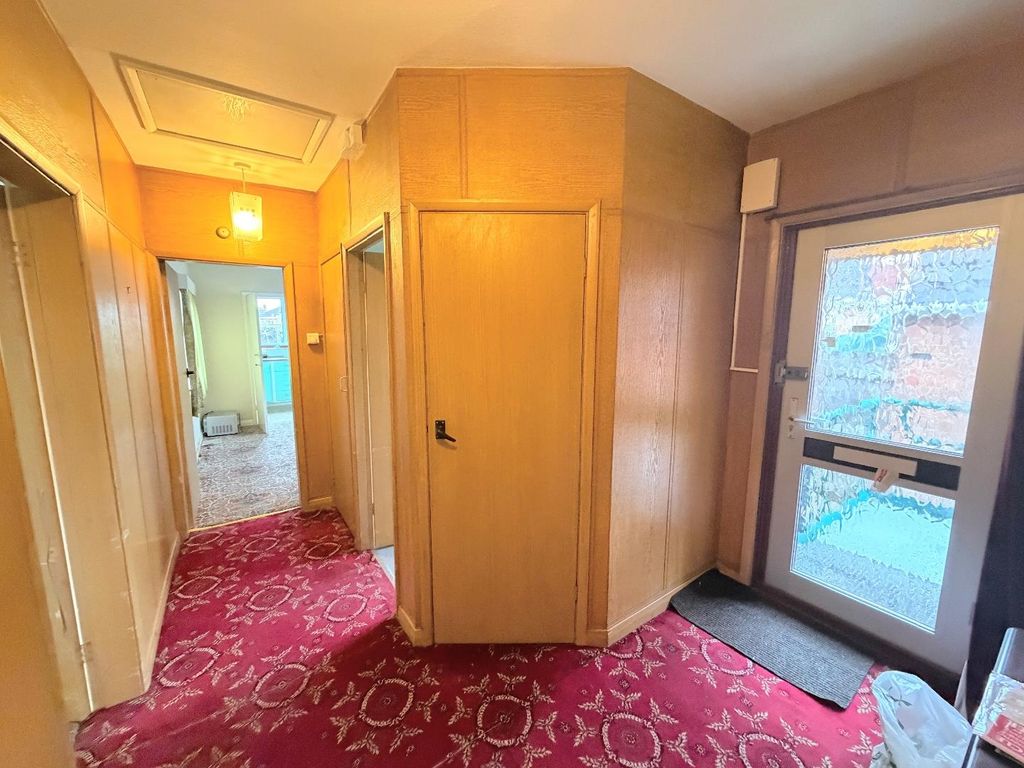 Property photo 2 of 10 Hallway