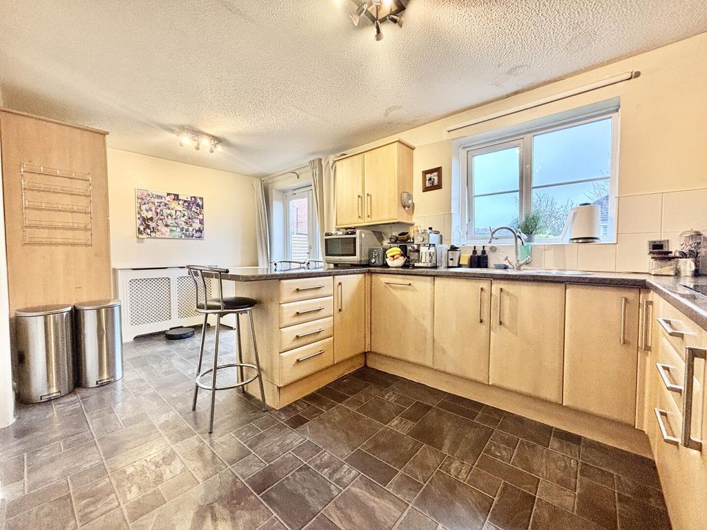 Property photo 2 of 33 Kitchen/Diner