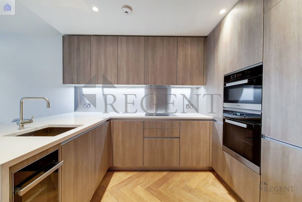 Property photo 3 of 8 Kitchen