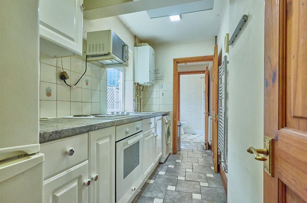 Property photo 2 of 10 Kitchen
