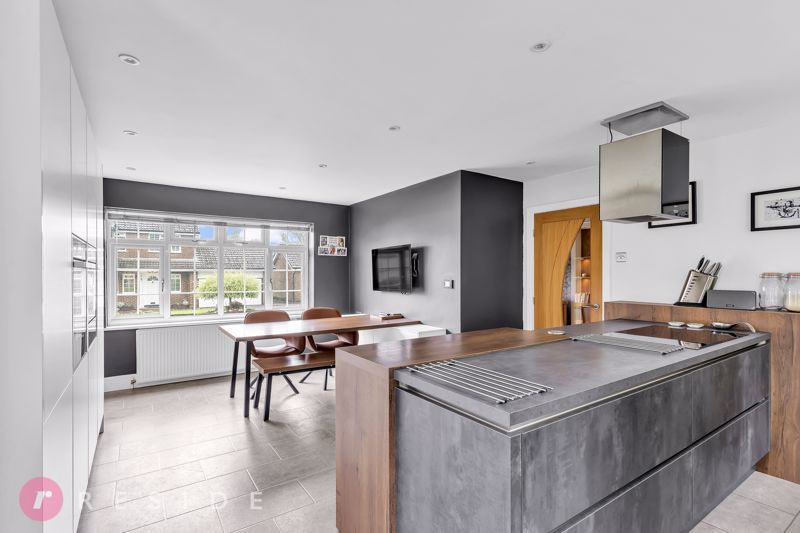 Property photo 3 of 24 Breakfast Kitchen