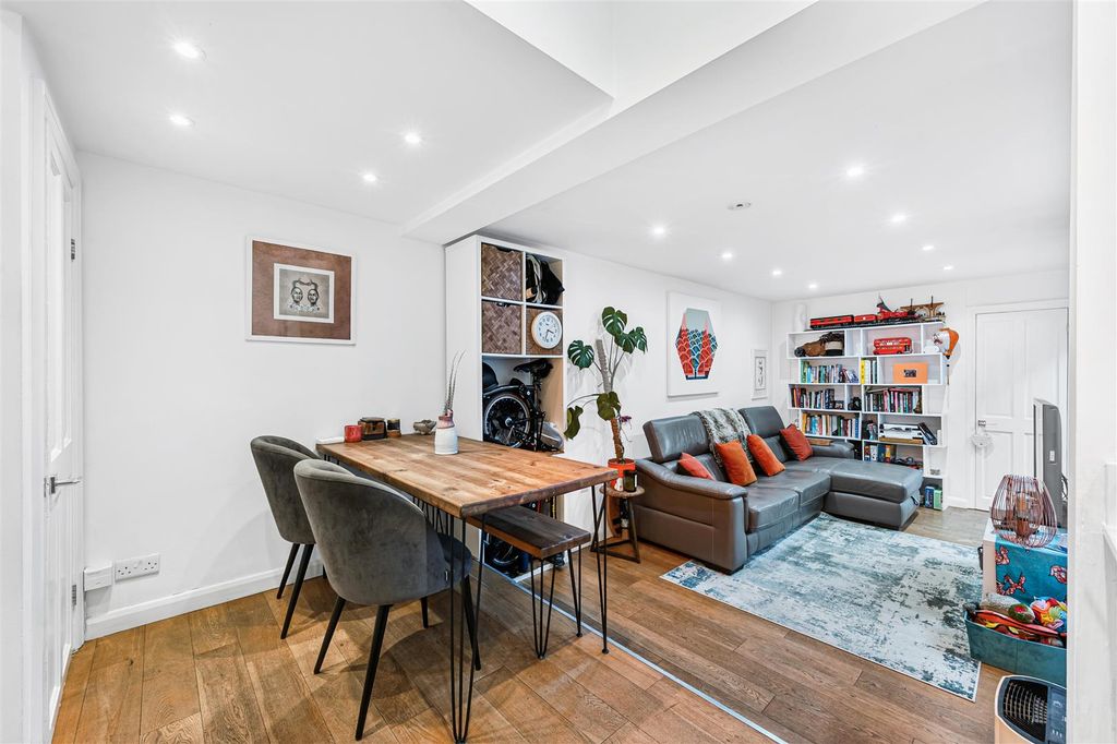 Property photo 2 of 12 Gff-25 Petersfield Road-6.Jpg