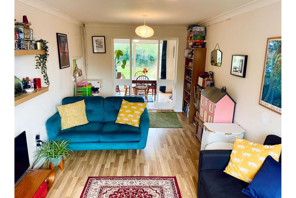 Property photo 3 of 19 Living Room