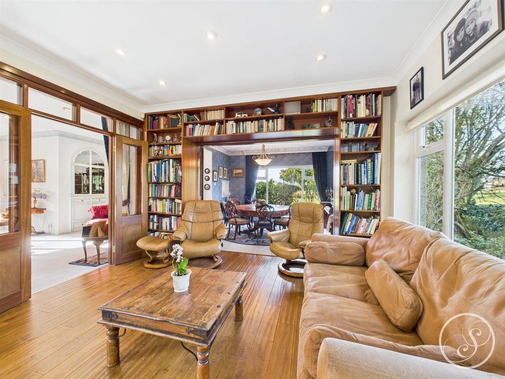 Property photo 3 of 40