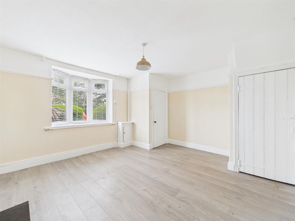 Property photo 3 of 27 Cam03844G0-Pr0434-Still003.Jpg