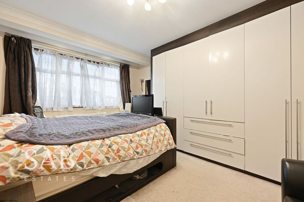 Additional image 6 of 4 bed semi-detached house for saleChinnor Crescent, Greenford UB6