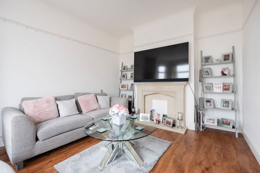 Property photo 3 of 19