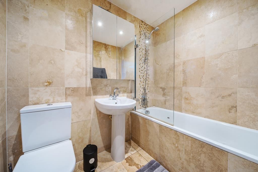 Property photo 3 of 11 Bathroom