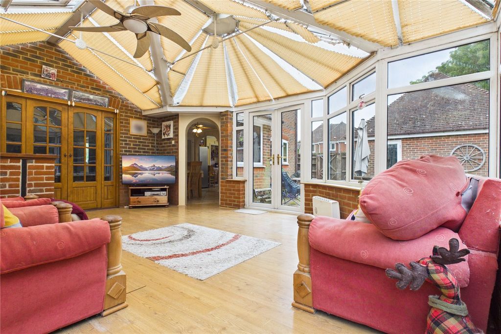 Property photo 2 of 25 Conservatory